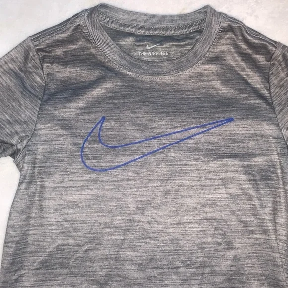 Gray Nike T-shirt - Picture 2 of 8